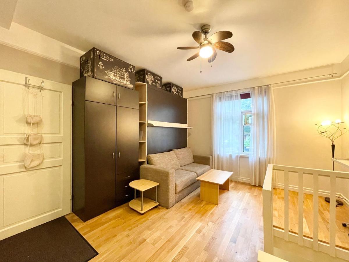 Cosy Studio In Historical Building. City Center Apartment Талин Екстериор снимка